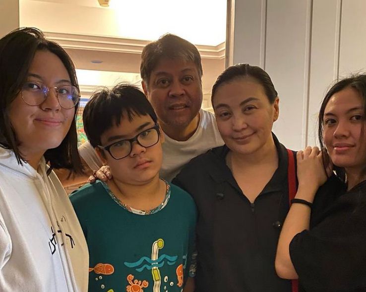 Sharon Cuneta saying goodbye to her family before flying abroad on May ...