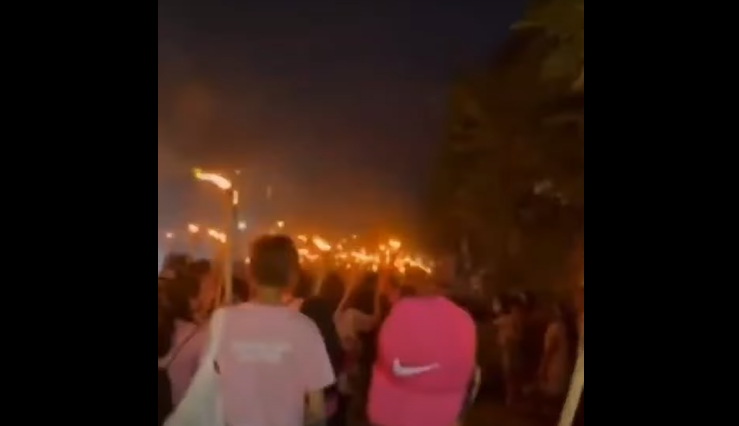 ACTUAL VIDEO: Kakampinks Protesting in Front of Iglesia ni Cristo ...