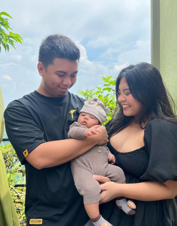 Philippine Star - FAMILY BONDING 👪💗 Vlogger couple Viy Cortez and Cong TV  spent quality time with their son Kidlat who turned three months old on  Wednesday. Happy 3 months anak ko